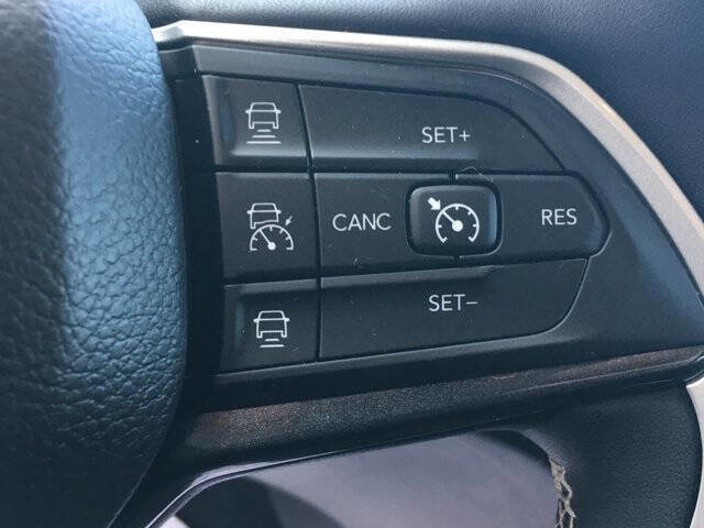 Used 2023 Jeep Grand Cherokee Altitude image 11