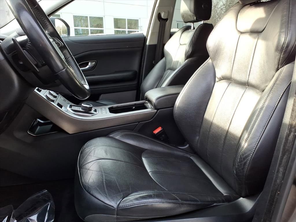 Used 2019 Land Rover Range Rover Evoque SE image 15