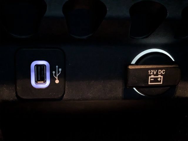 Used 2014 Jeep Cherokee Limited w/ Technology Group FWD image 27