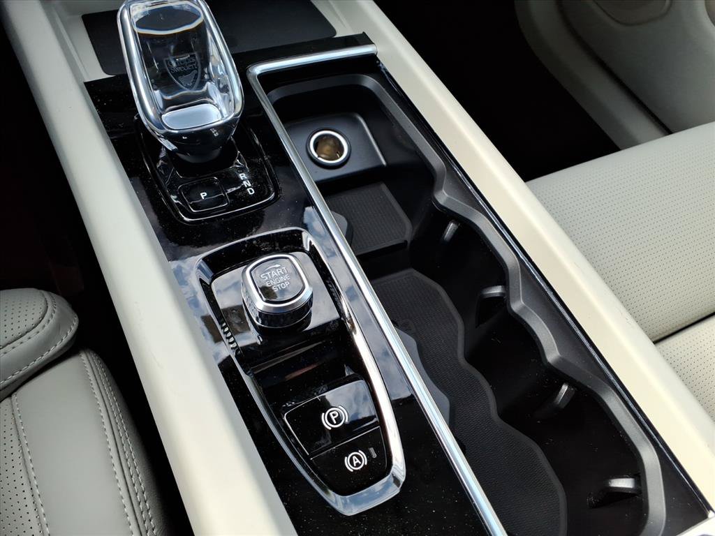 New 2026 Volvo XC60 T8 Ultra w/ Protection Package Premier AWD/4WD image 9