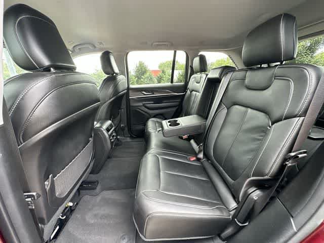Used 2023 Jeep Grand Cherokee Limited AWD/4WD image 19