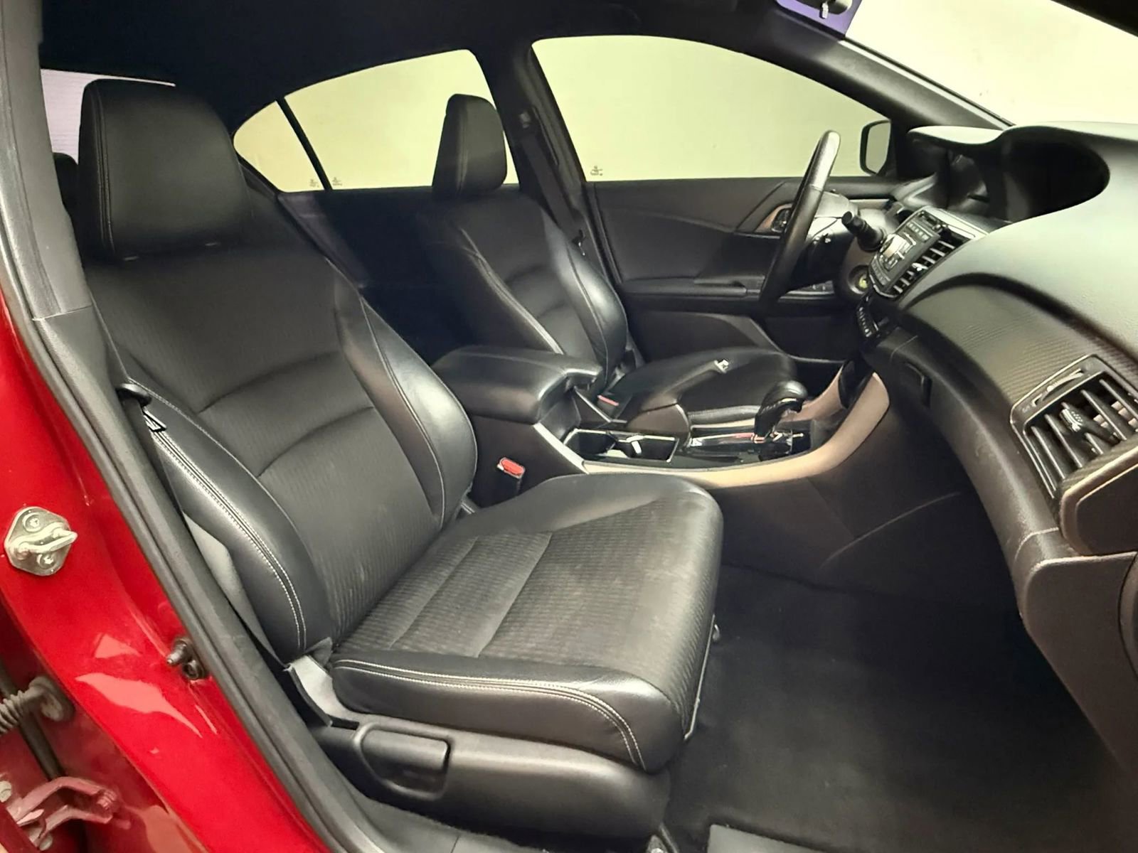 Used 2017 Honda Accord Sport image 14