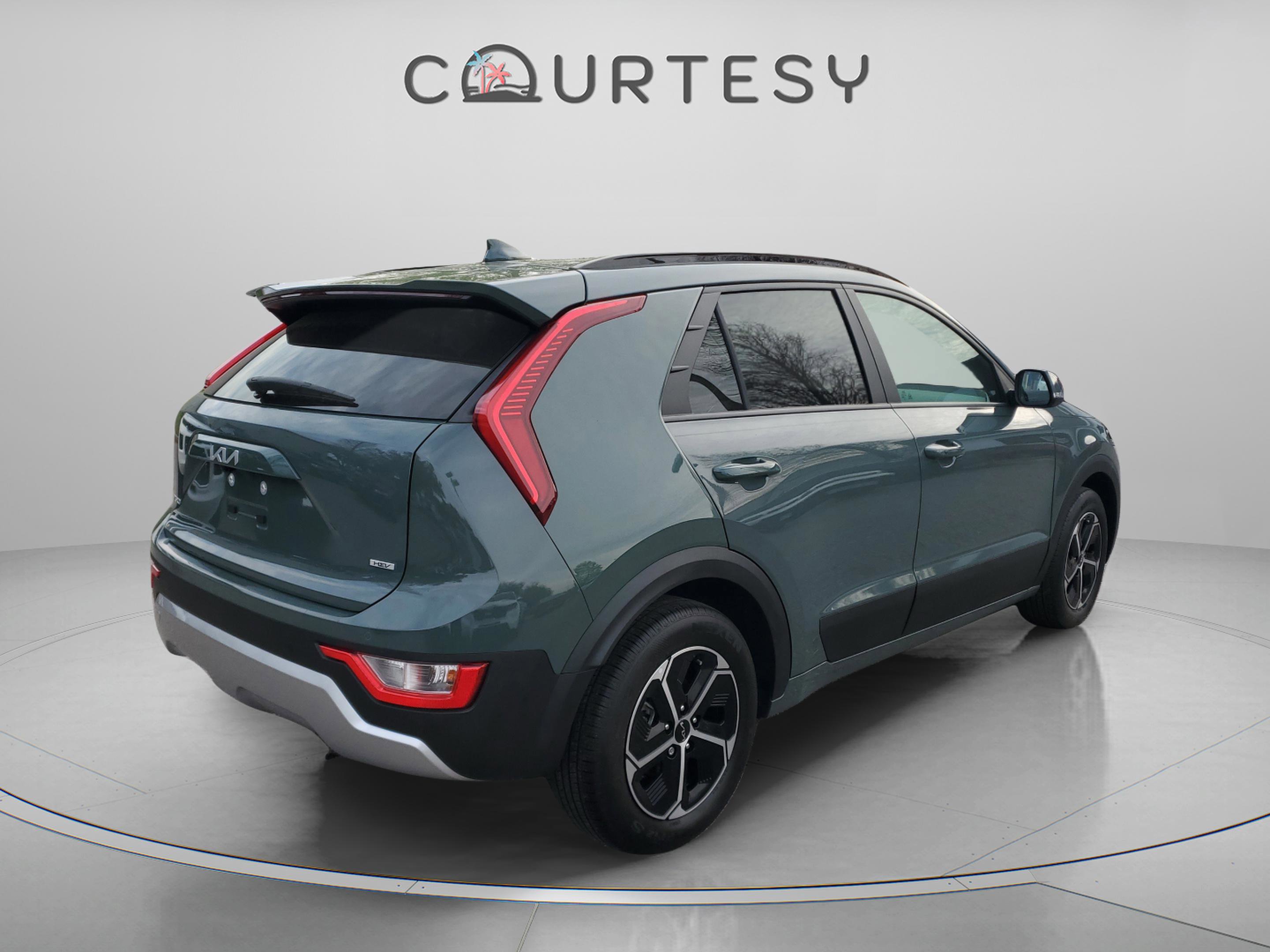 Used 2025 Kia Niro EX image 3