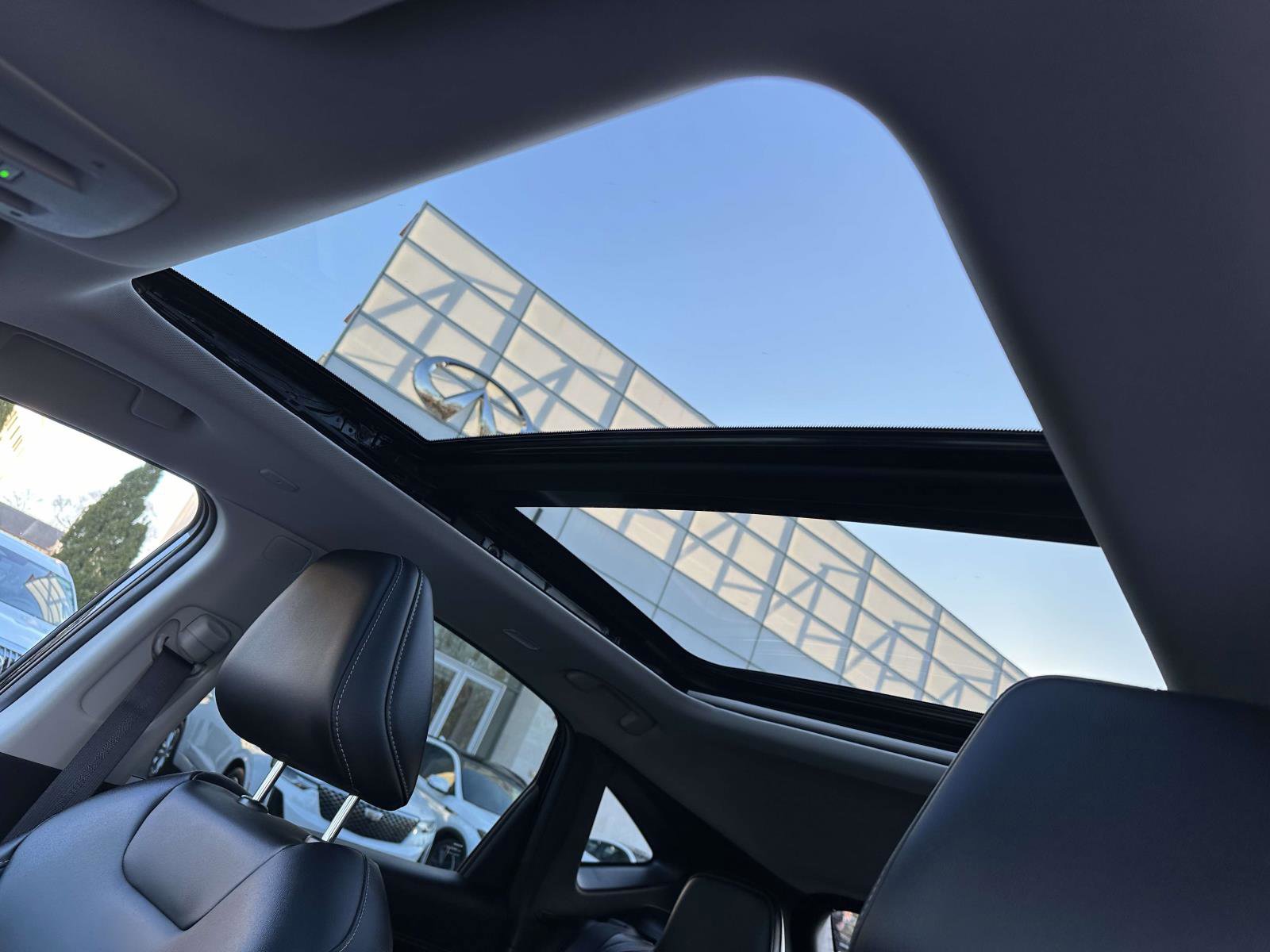 Used 2025 Nissan Murano SL image 18