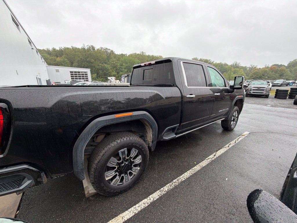 Used 2023 GMC Sierra 3500 Denali w/ Denali Black Diamond Edition AWD/4WD image 8
