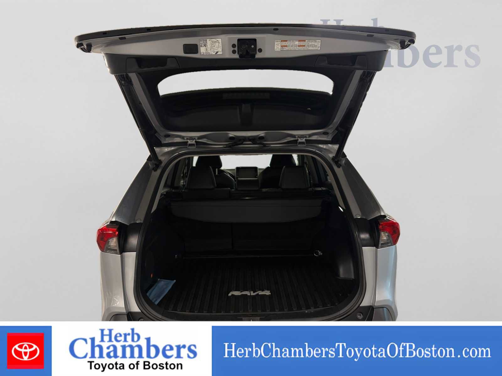 Used 2022 Toyota RAV4 Limited AWD/4WD image 4
