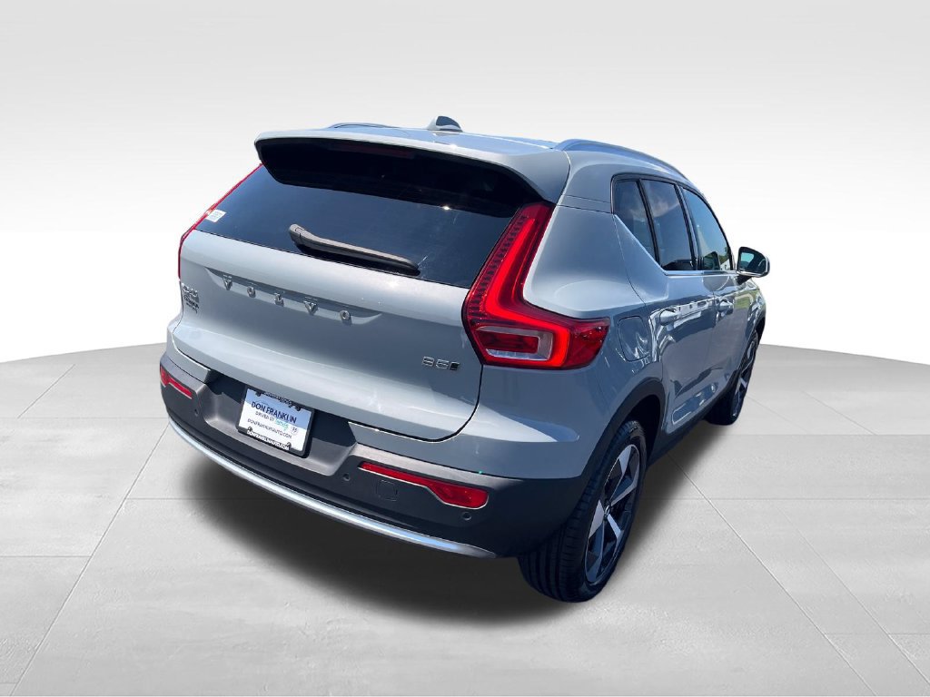Used 2025 Volvo XC40 B5 Plus AWD/4WD image 5