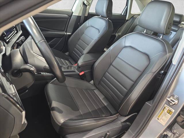 Used 2024 Volkswagen Jetta SE FWD image 15