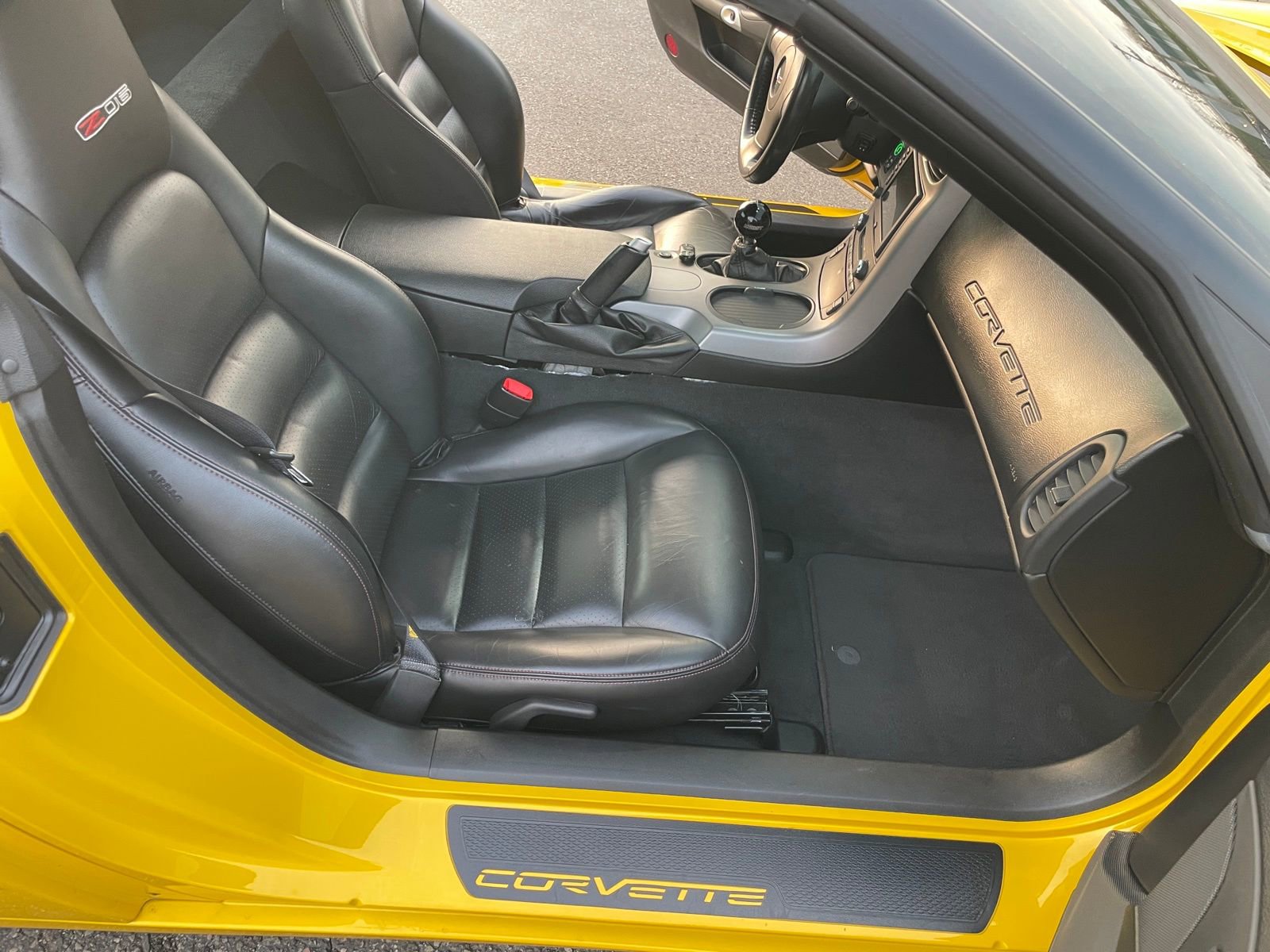 Used 2006 Chevrolet Corvette Z06 w/ Preferred Equipment Group RWD image 10