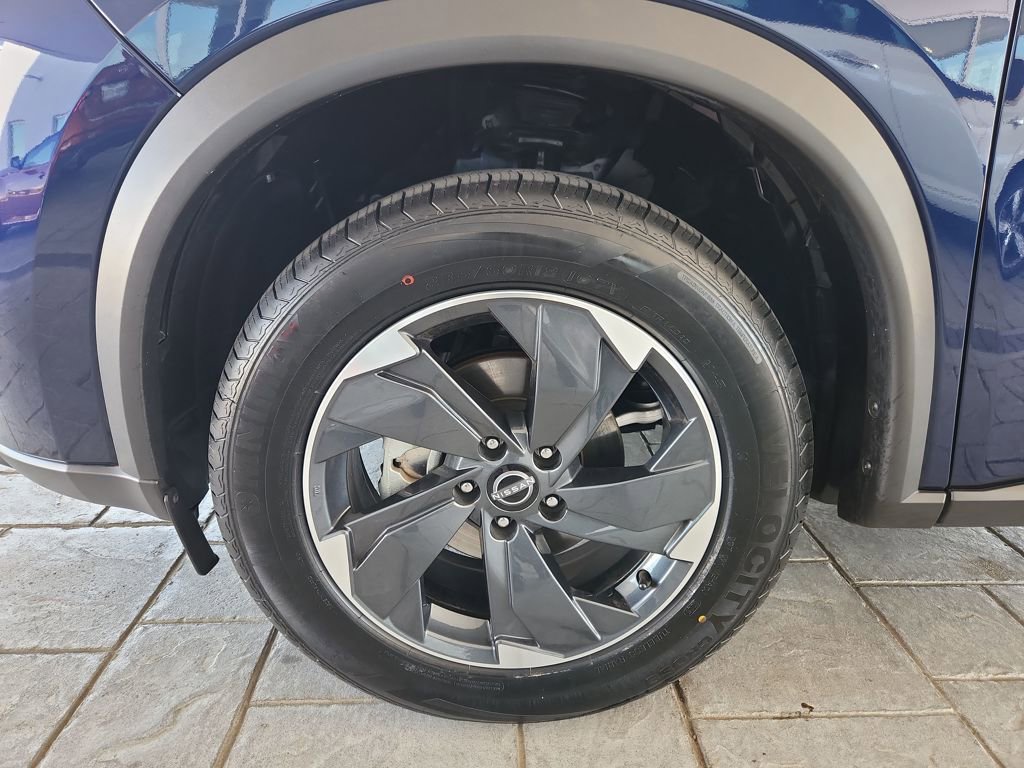 Used 2025 Nissan Rogue SV AWD/4WD image 29