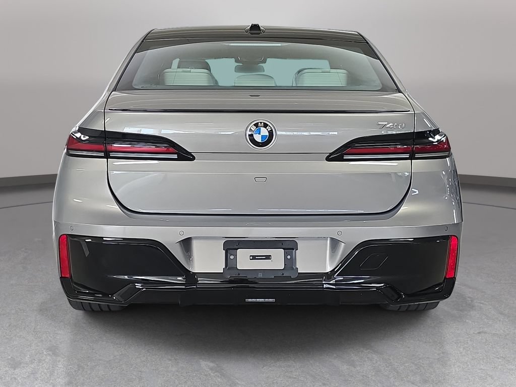 Used 2026 BMW 740i w/ Executive Package RWD image 8