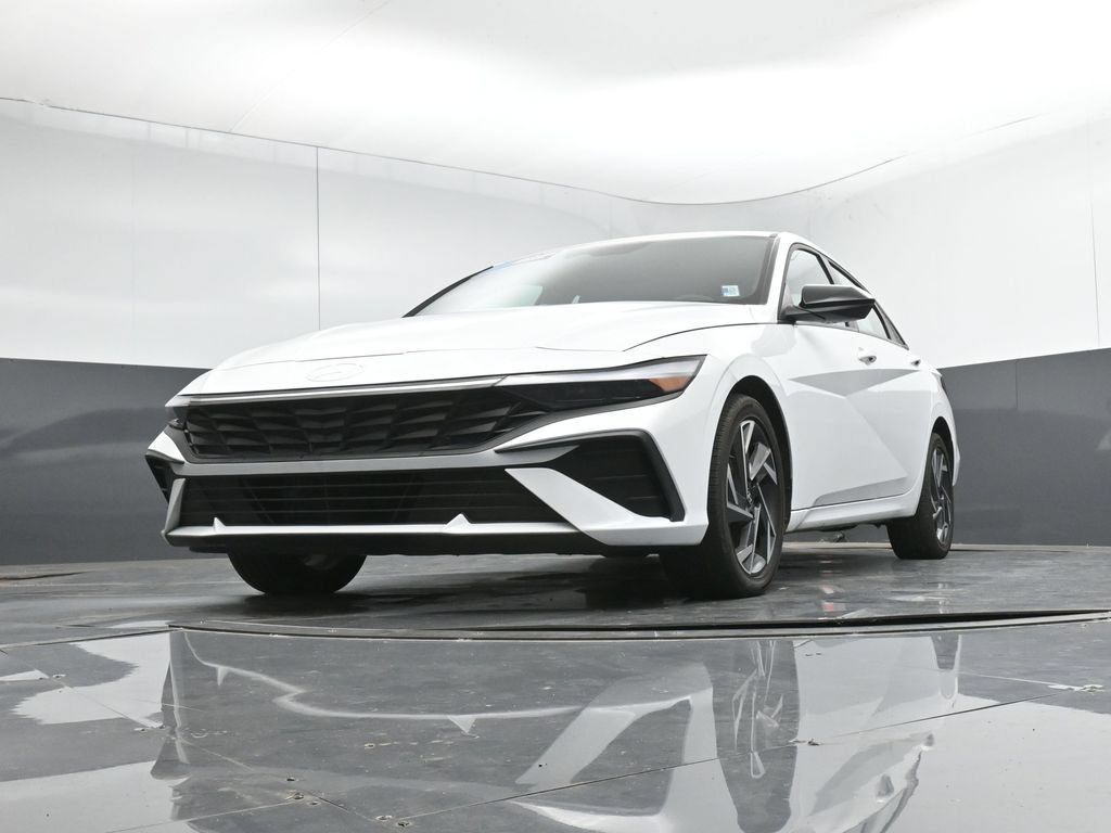 Used 2025 Hyundai Elantra SEL FWD image 39