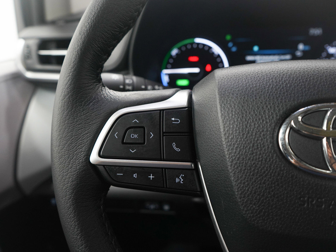 Used 2025 Toyota Sienna XLE image 25