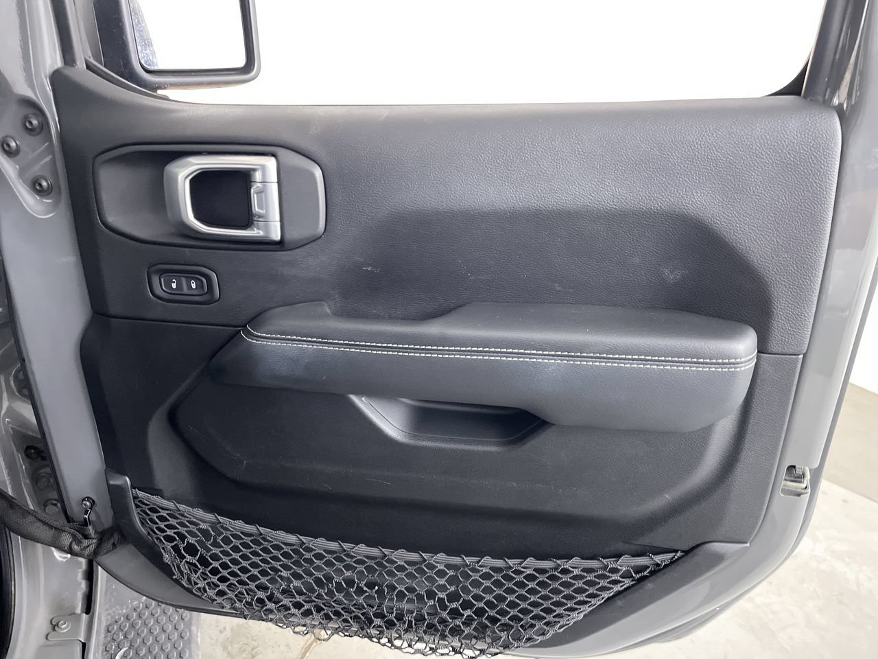 Used 2020 Jeep Wrangler Unlimited Sahara AWD/4WD image 25