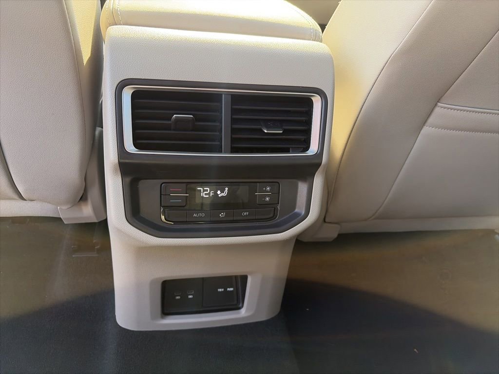 Used 2024 Volkswagen Atlas SE image 12