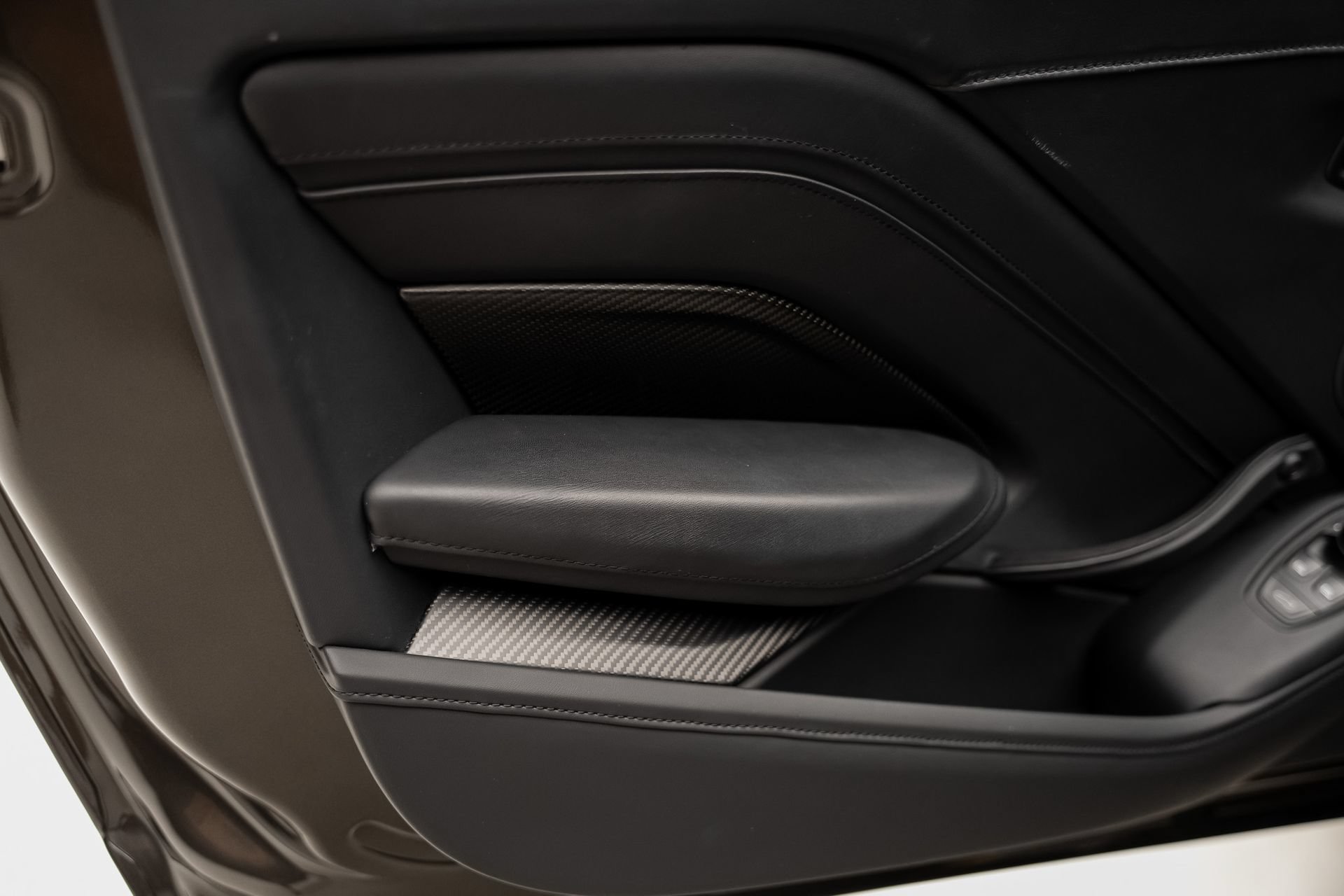 Used 2022 Aston Martin V8 Vantage Coupe RWD image 67