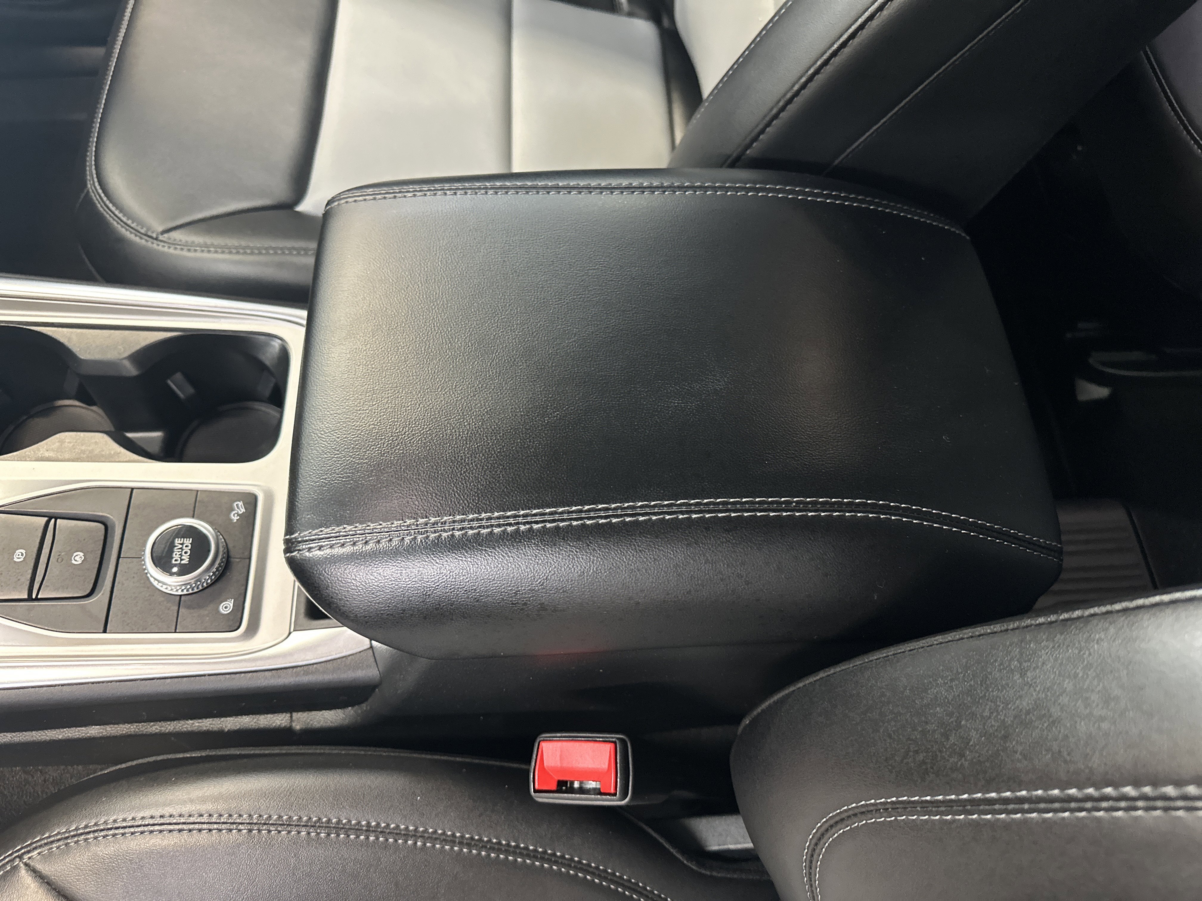 Used 2023 Ford Explorer XLT w/ Equipment Group 202A image 30