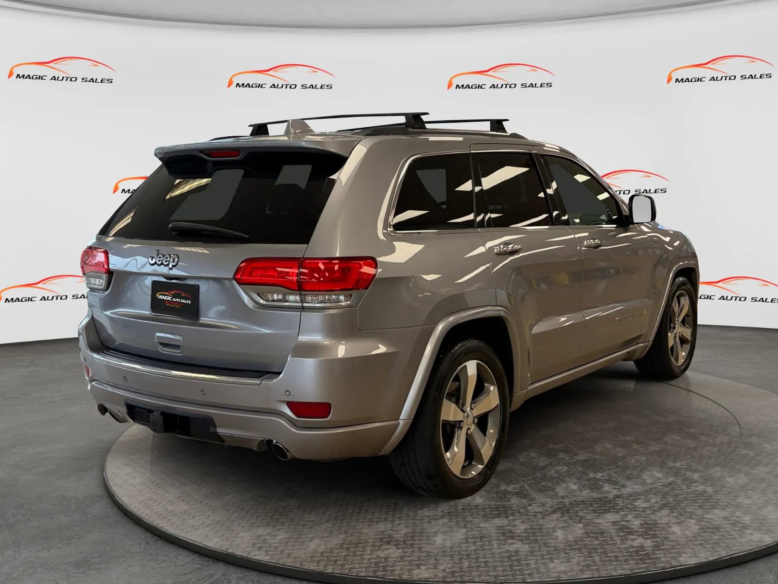 Used 2016 Jeep Grand Cherokee Overland AWD/4WD image 10
