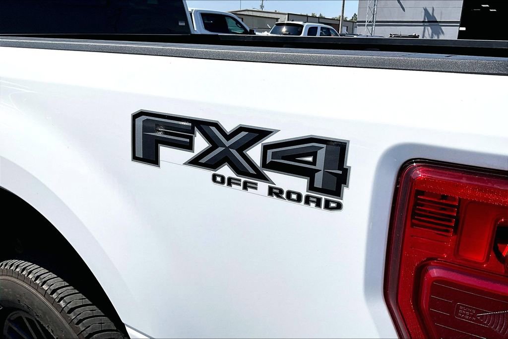 Used 2022 Ford F350 Lariat w/ Black Appearance Package image 7