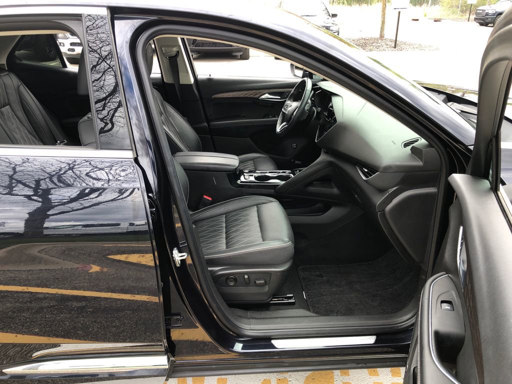 Used 2021 Buick Envision Avenir w/ Technology Package II AWD/4WD image 24