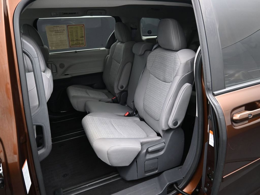 Certified 2021 Toyota Sienna LE FWD image 26