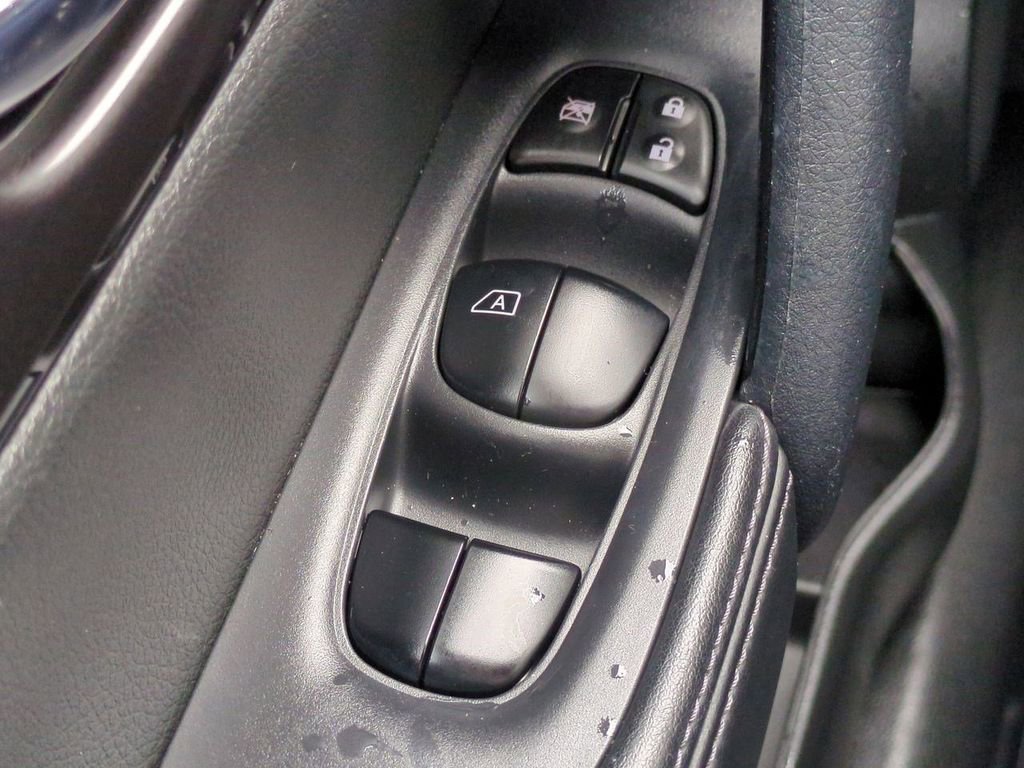 Used 2019 Nissan Rogue SV image 24