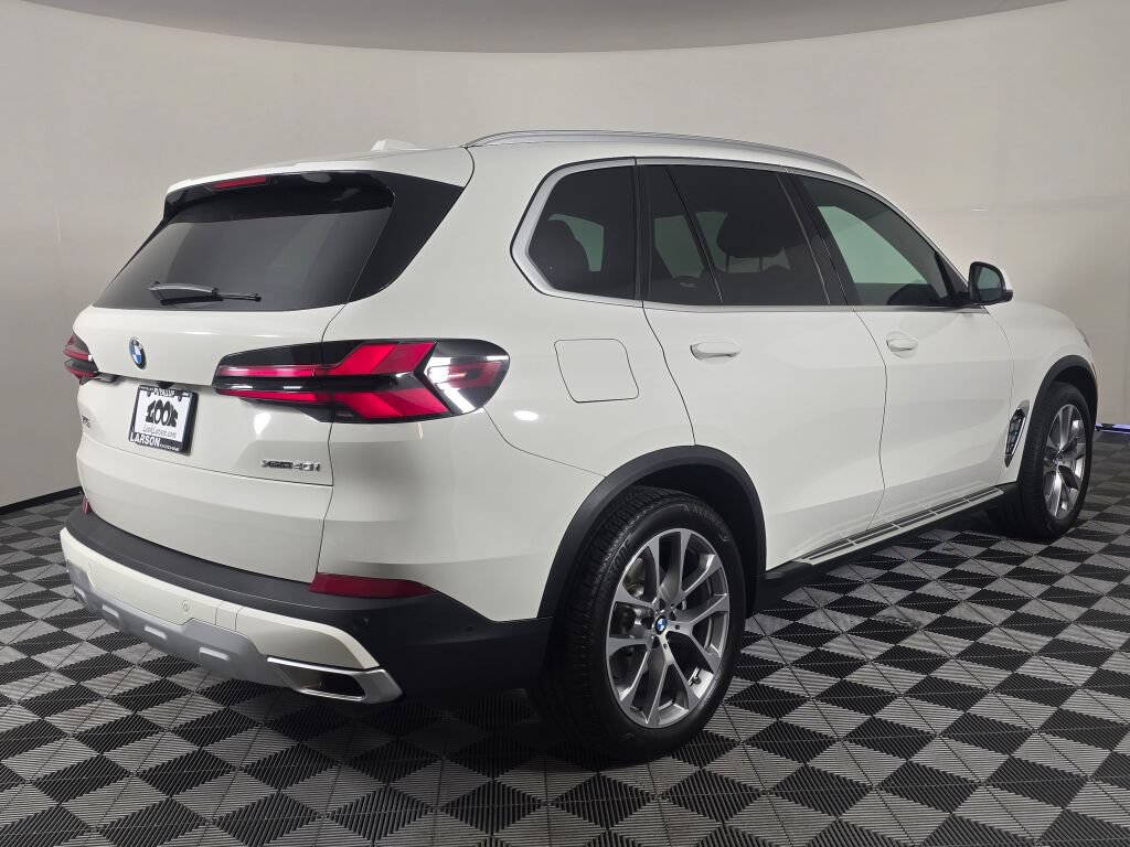 Used 2026 BMW X5 xDrive40i AWD/4WD image 3