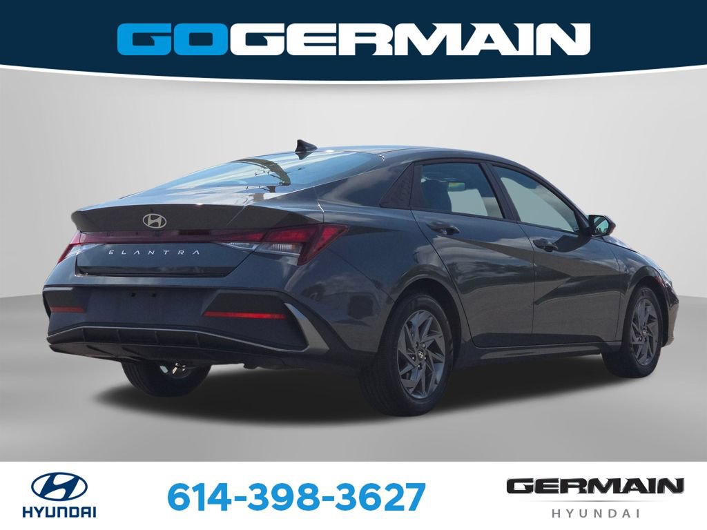 Used 2024 Hyundai Elantra SEL FWD image 8