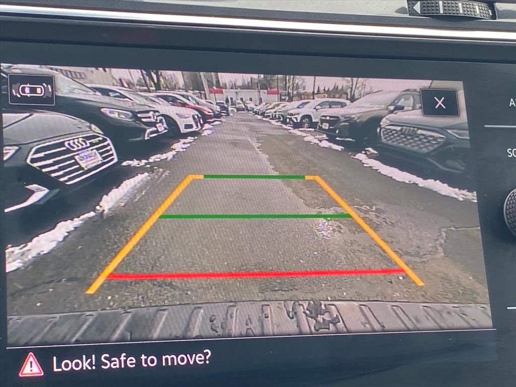 Certified 2022 Volkswagen Tiguan SE R-Line image 16