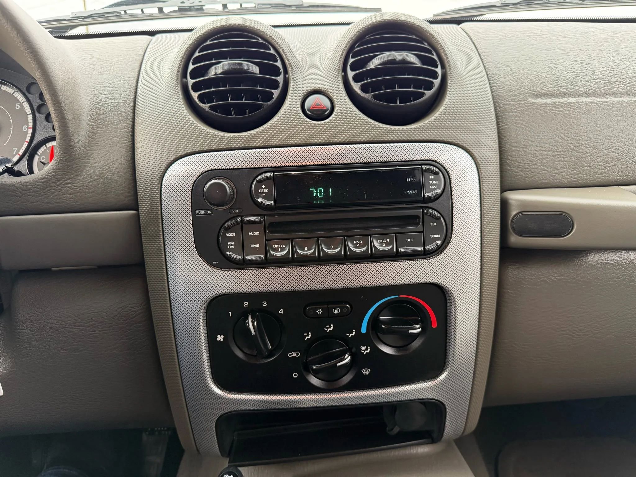 Used 2006 Jeep Liberty Sport AWD/4WD image 10