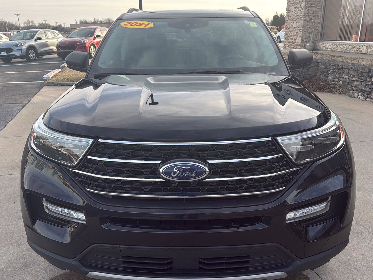 Used 2021 Ford Explorer XLT w/ Equipment Group 202A image 2