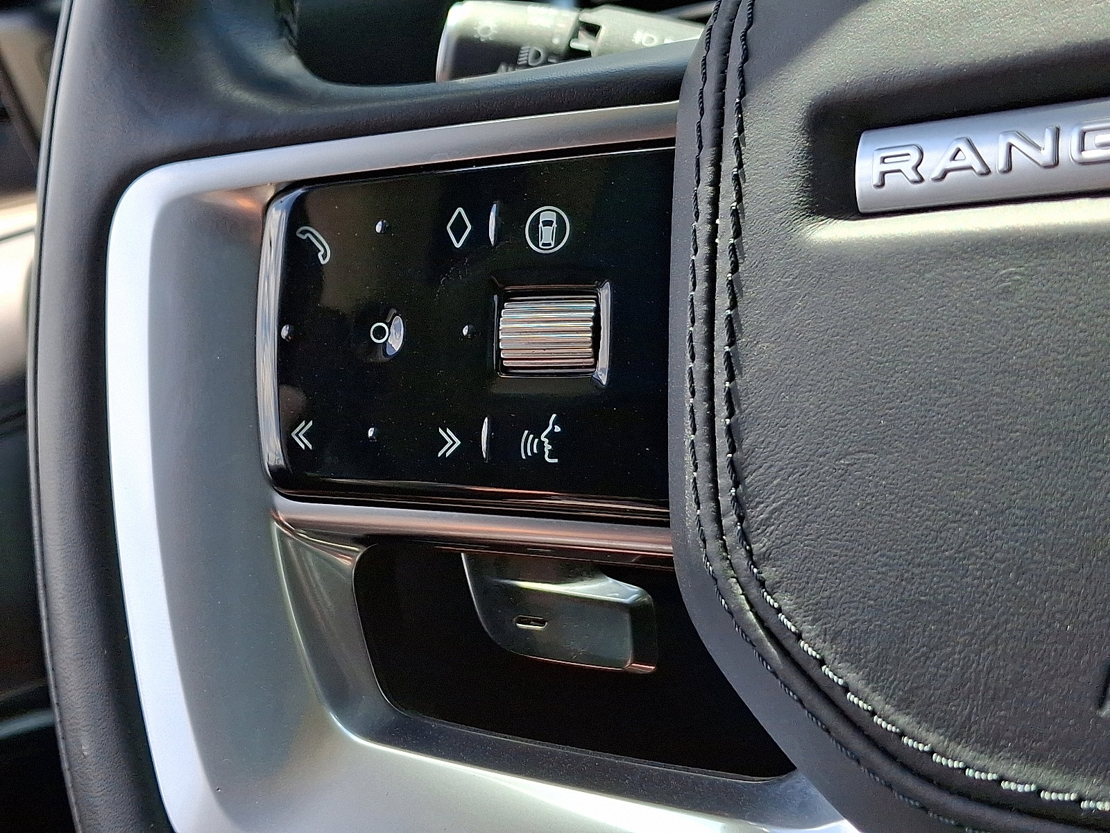 Certified 2024 Land Rover Range Rover Long Wheelbase SE image 23