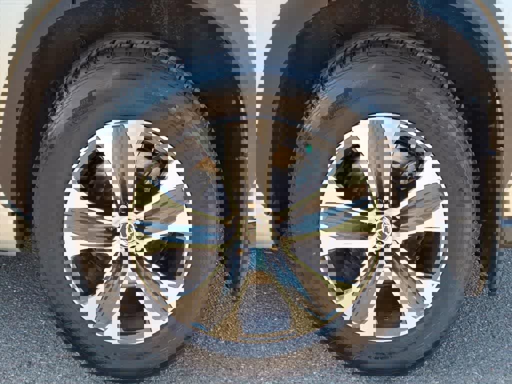 Used 2023 Toyota Highlander XLE image 8