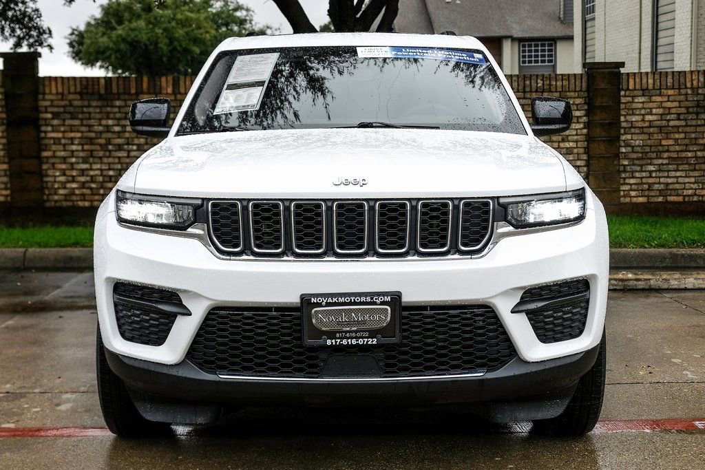 Used 2023 Jeep Grand Cherokee Laredo w/ Luxury Tech Group I image 11