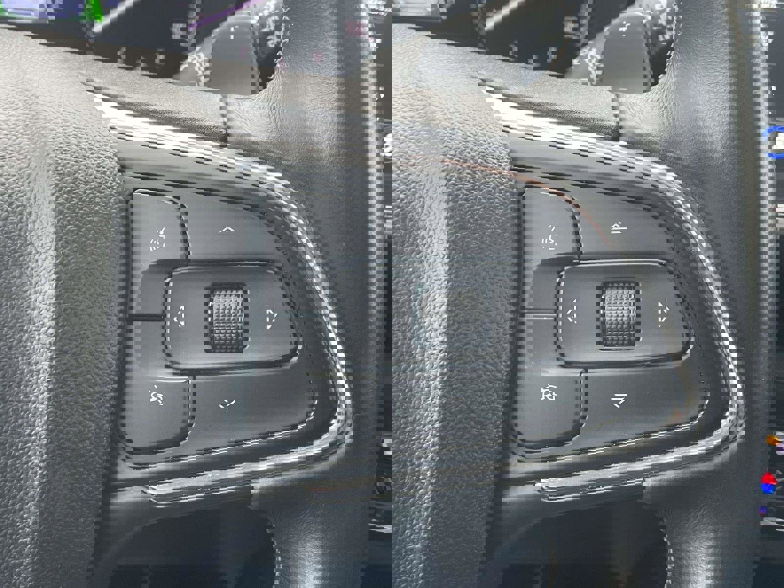 Used 2023 Buick Envision Essence w/ Sport Touring Package image 27