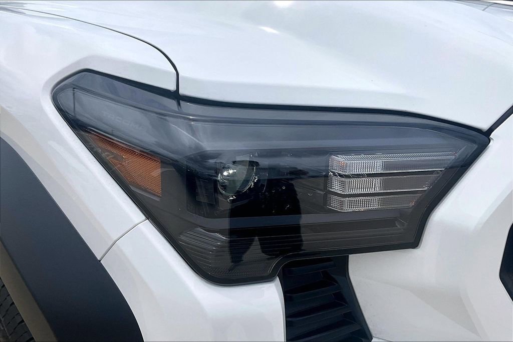 Used 2025 Toyota Tacoma TRD Off-Road AWD/4WD image 37