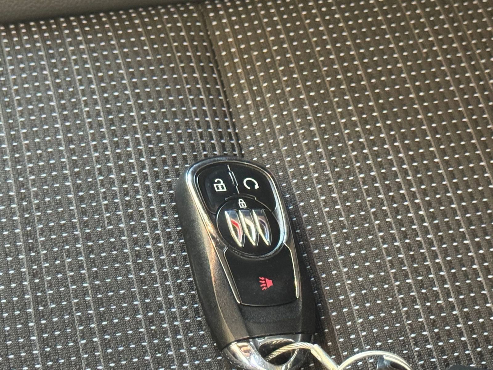 Used 2025 Buick Envista Preferred image 24