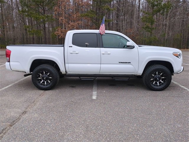Used 2016 Toyota Tacoma SR5 w/ SR5 Appearance Package (SN) image 3