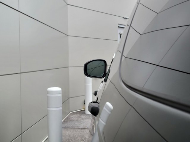 Used 2024 Land Rover Discovery Dynamic SE image 44