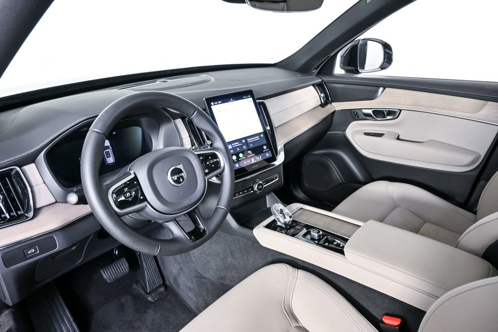 Certified 2025 Volvo XC90 B6 Plus image 6