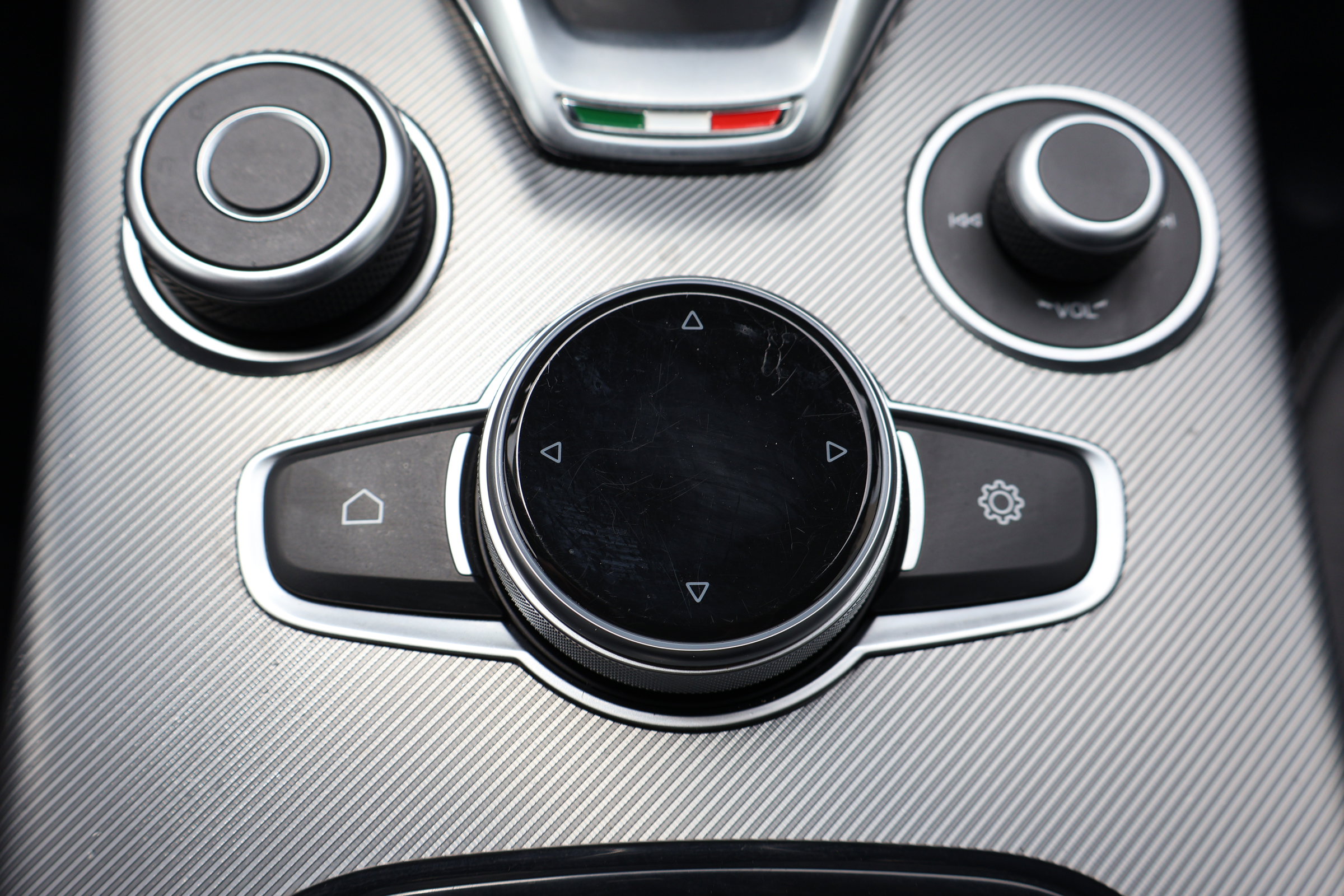 Used 2024 Alfa Romeo Stelvio Ti AWD/4WD image 29