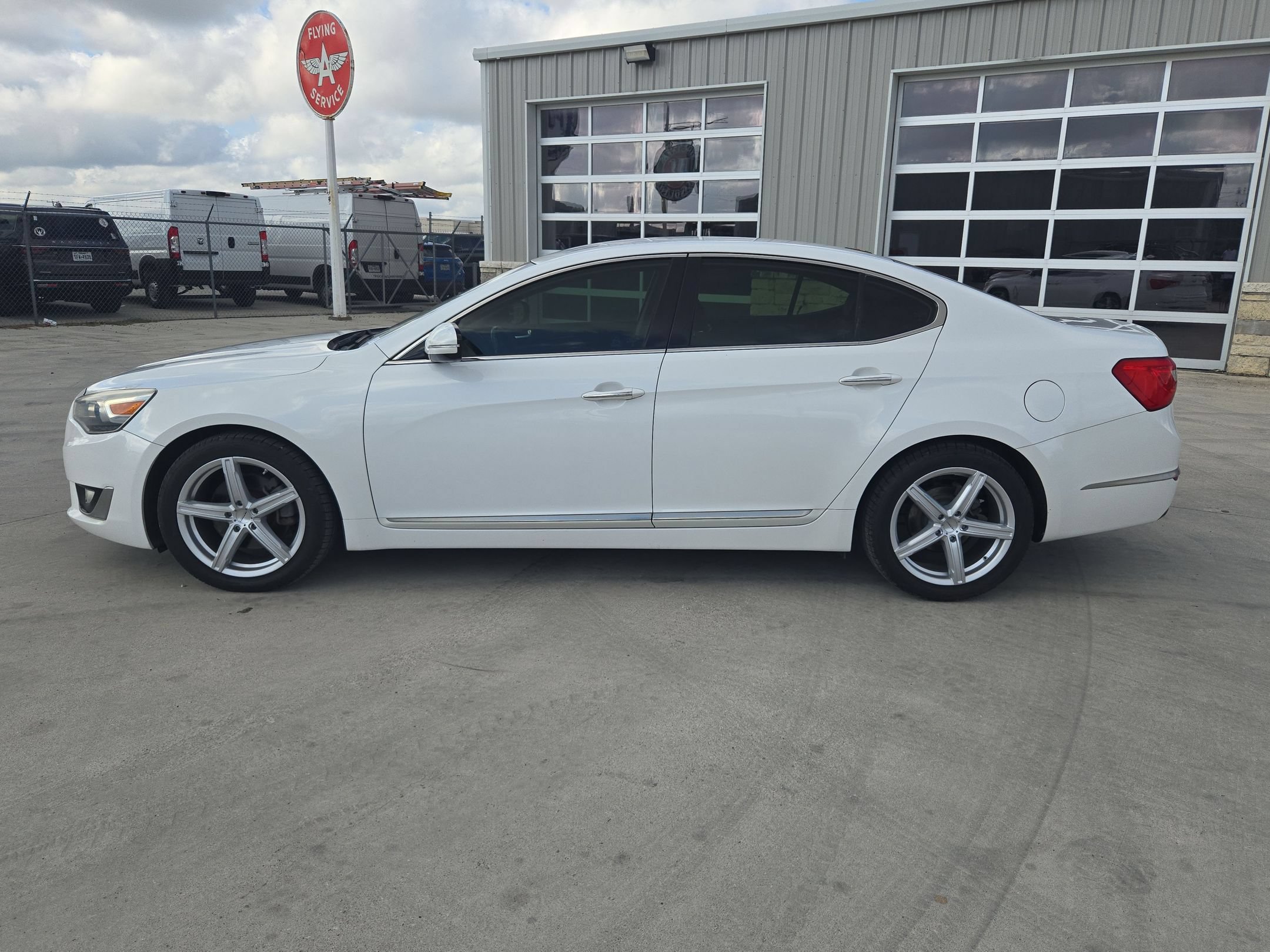 Used 2014 Kia Cadenza Premium FWD image 6