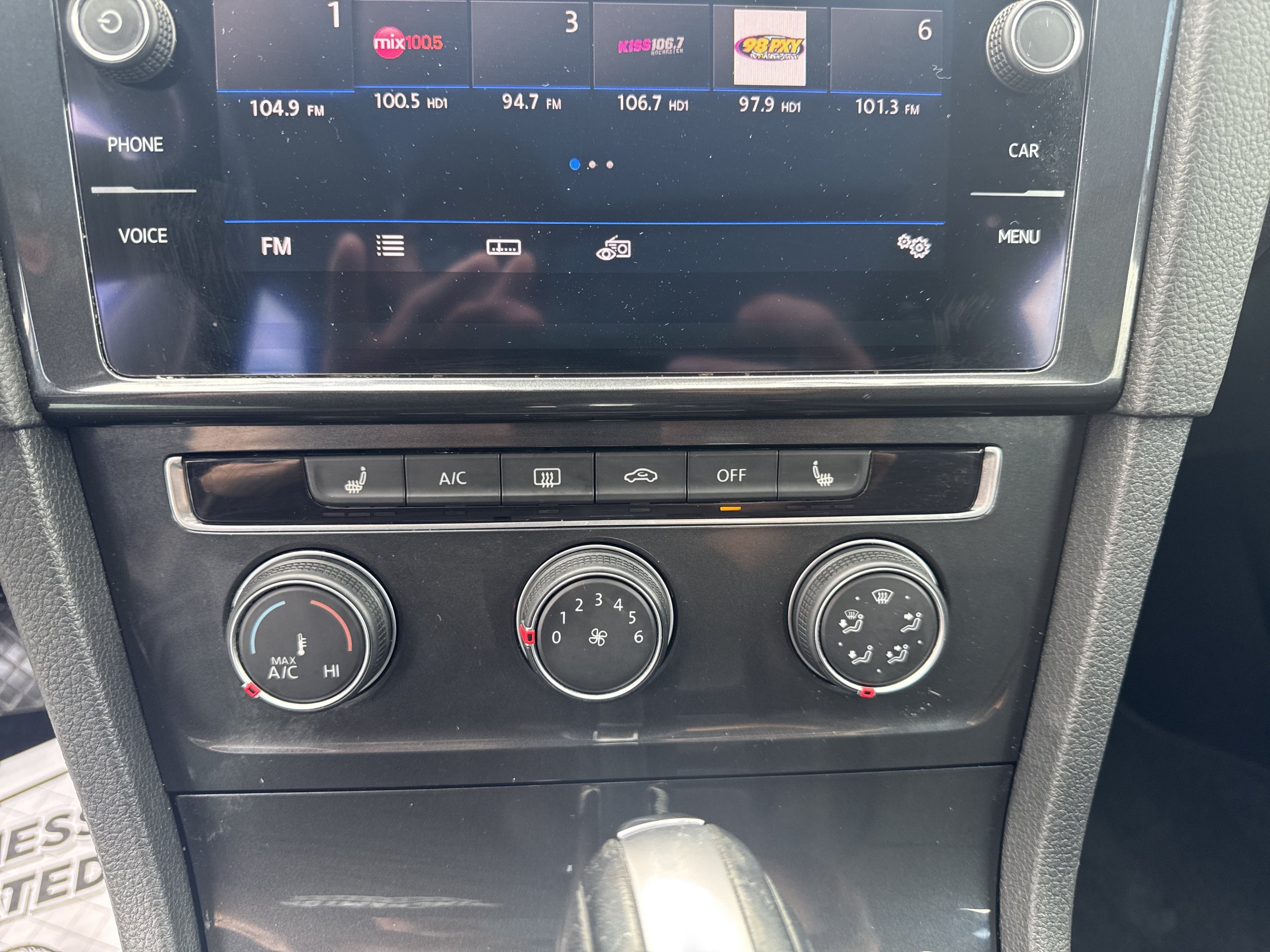 Used 2019 Volkswagen Golf SE FWD image 16