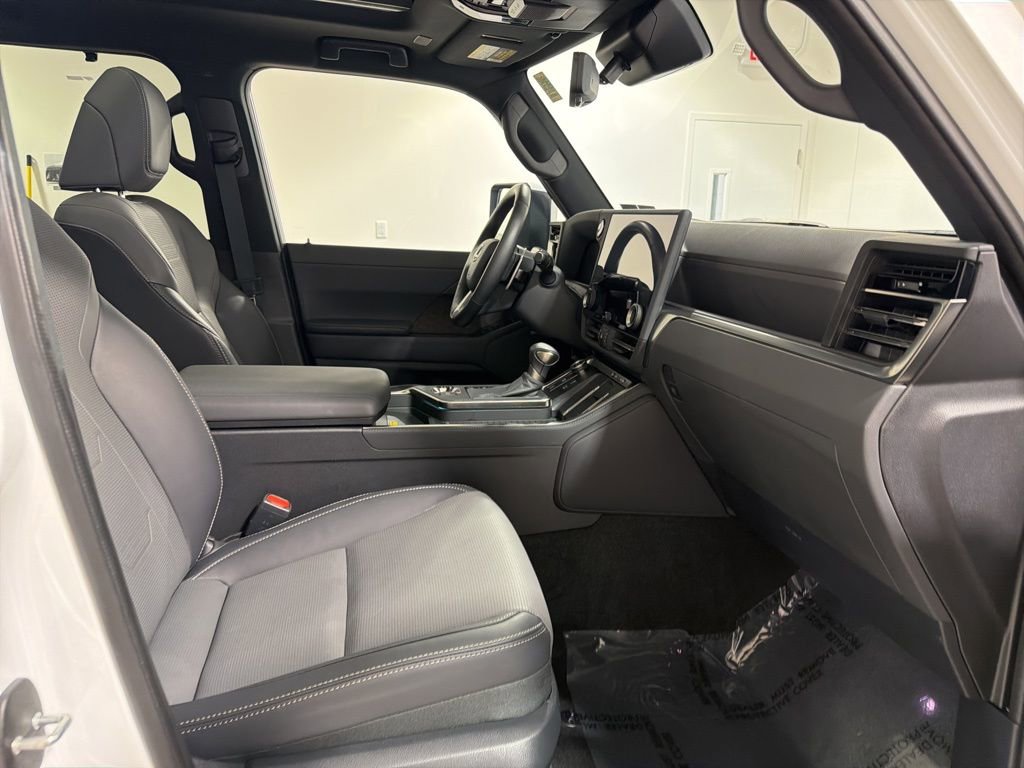 Used 2025 Lexus GX 550 w/ Accessory Package (2T) image 25