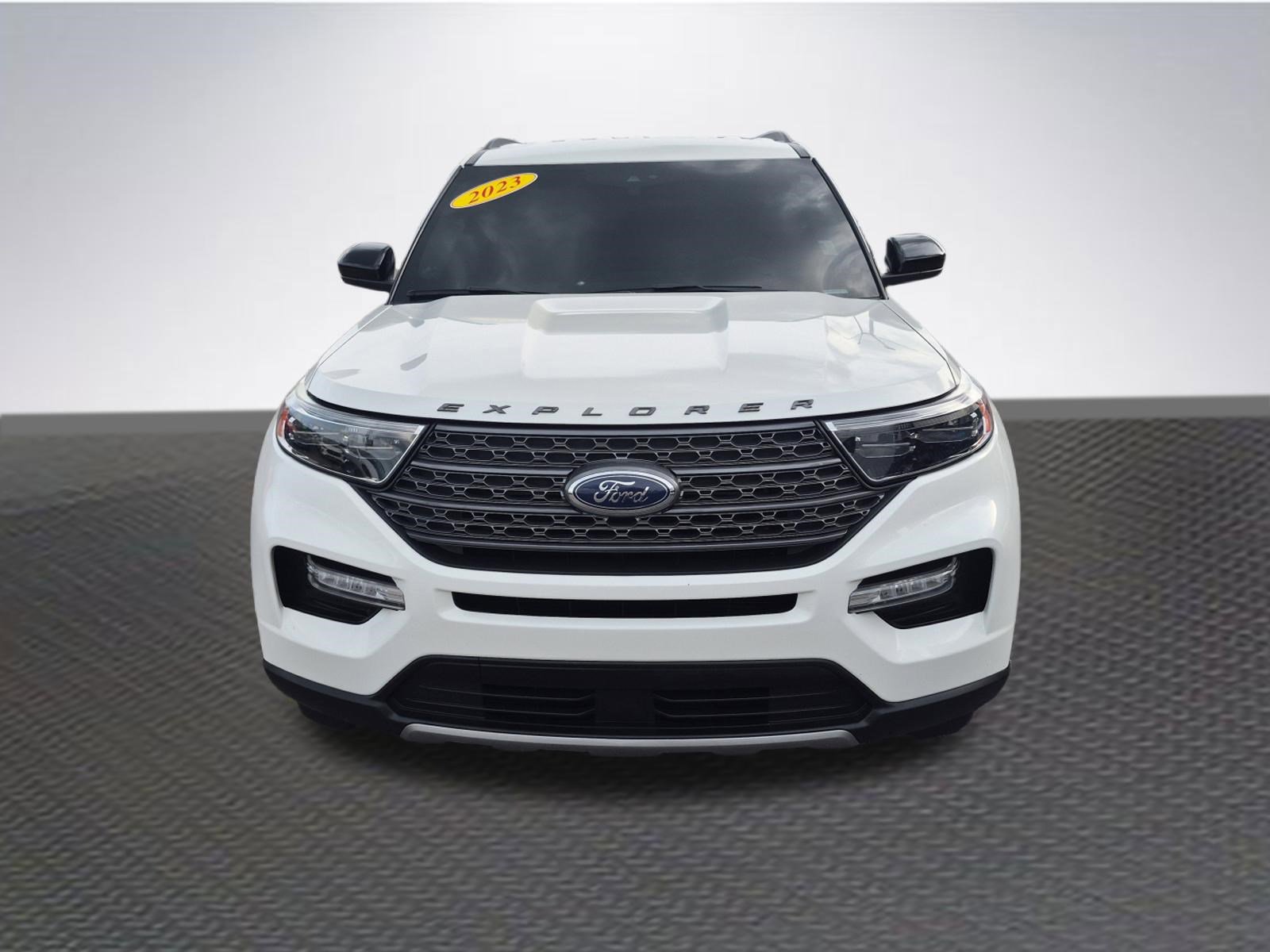 Certified 2023 Ford Explorer XLT w/ Equipment Group 202A AWD/4WD image 3