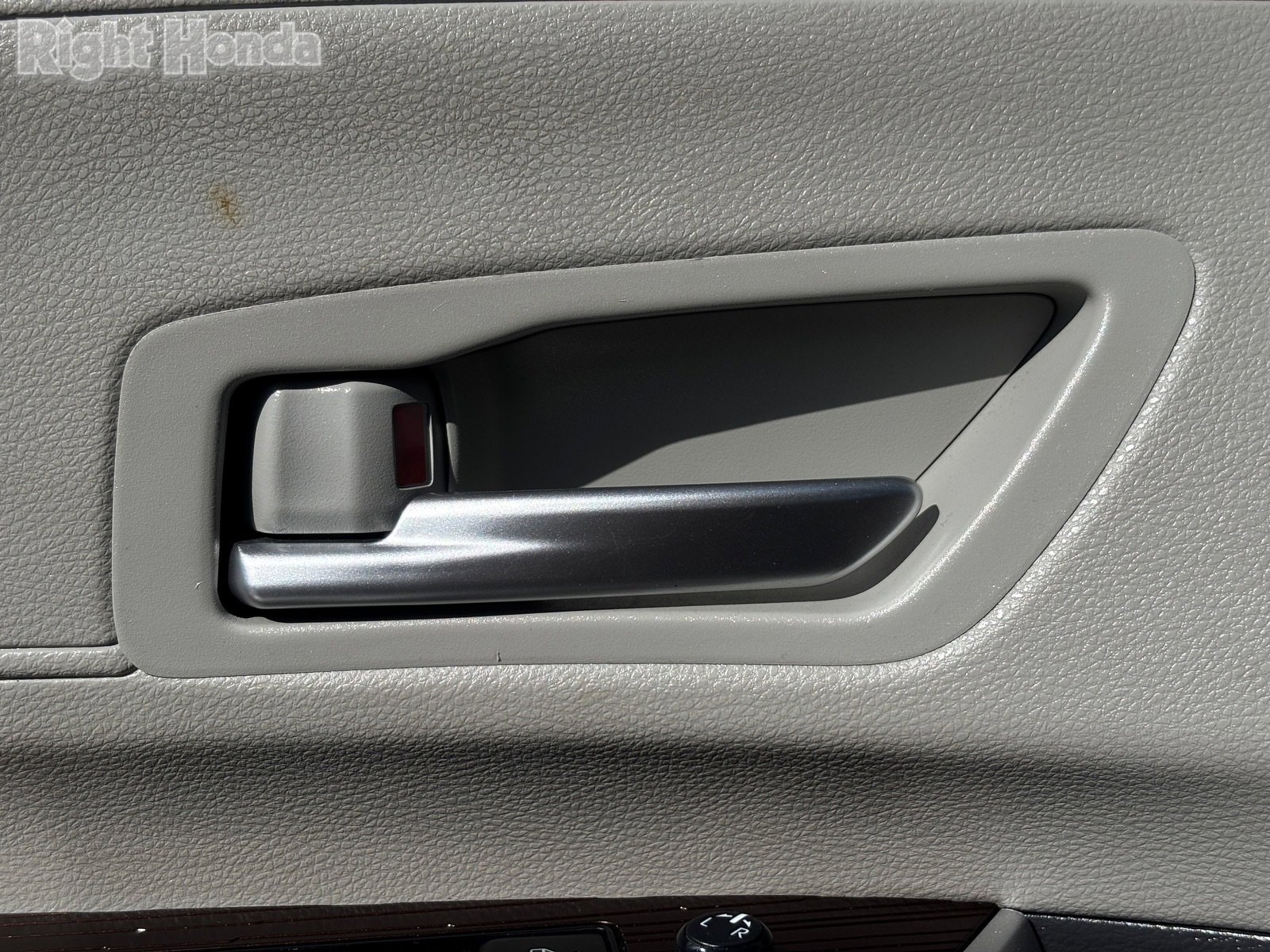 Used 2024 Toyota Sienna XLE image 18