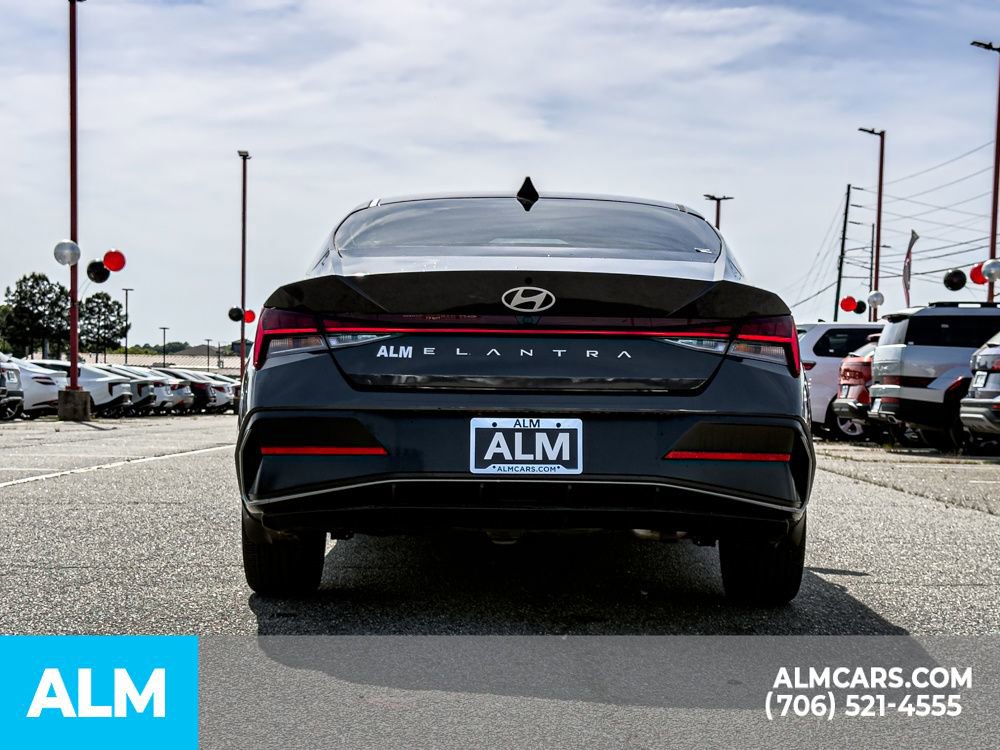 Used 2024 Hyundai Elantra SEL w/ Convenience Package FWD image 5