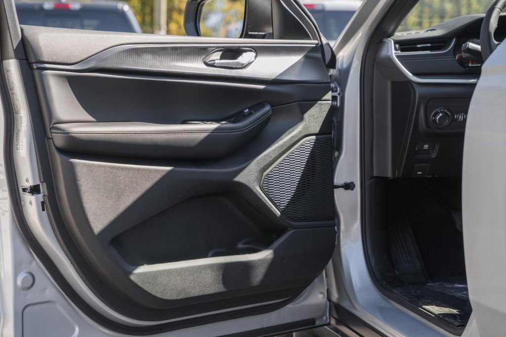 New 2025 Jeep Grand Cherokee Laredo X w/ Luxury Tech Group I image 36