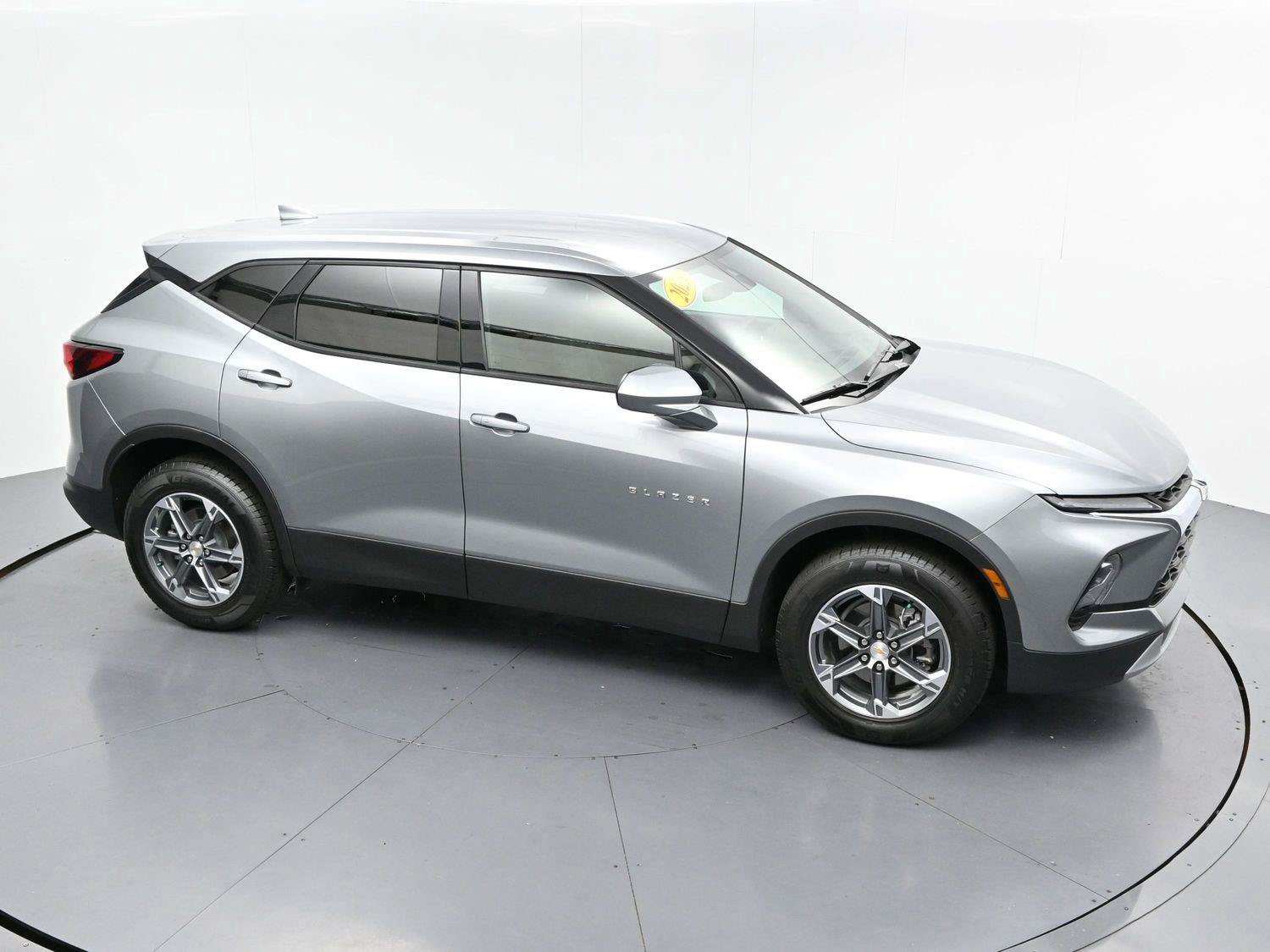 Used 2025 Chevrolet Blazer LT AWD/4WD image 36
