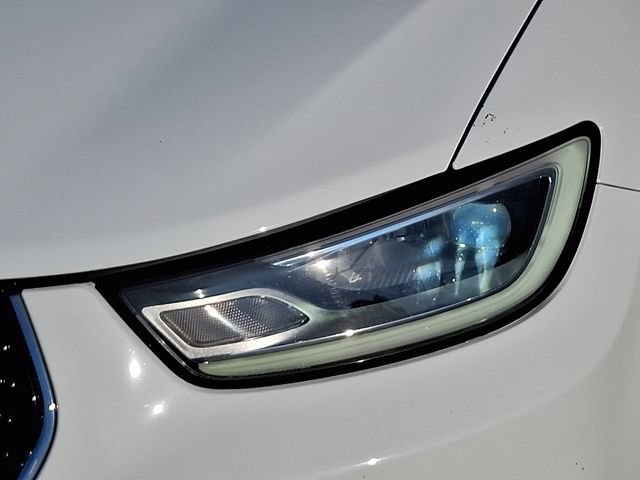 Used 2023 Chrysler Pacifica Touring-L AWD/4WD image 9